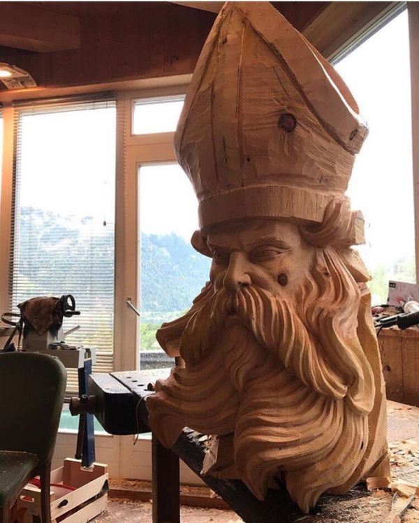 Awesome Wood Statue (9 pics)