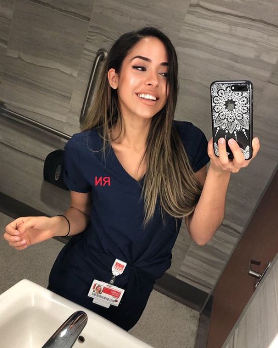 Beautiful Nurse (20 pics)