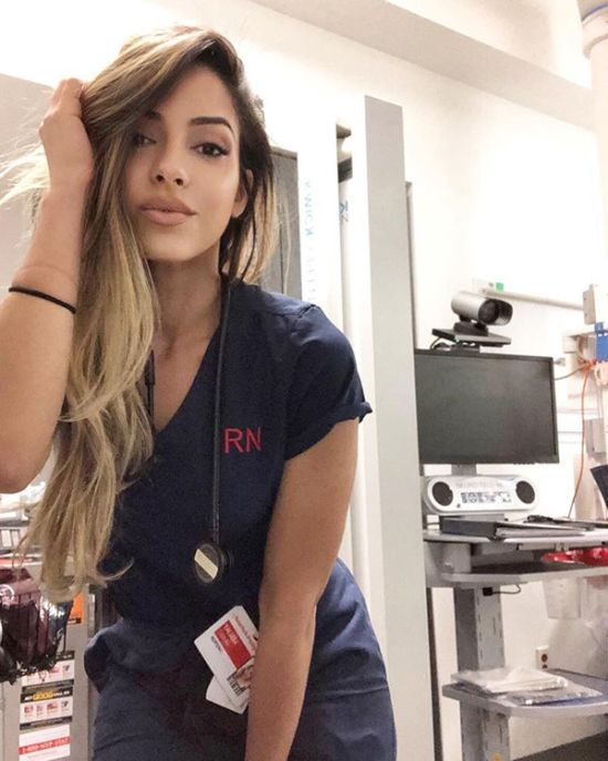 Beautiful Nurse (20 pics)