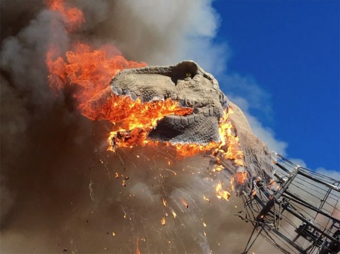 A Life-Size Animatronic T-Rex Burst Into Flames (6 pics)