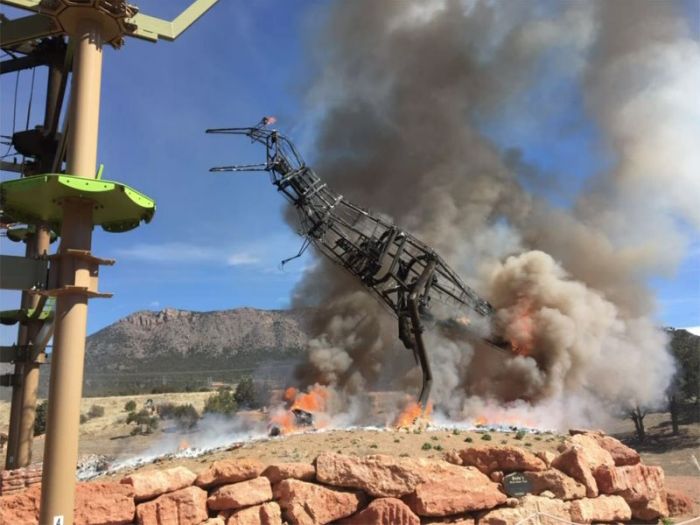 A Life-Size Animatronic T-Rex Burst Into Flames (6 pics)