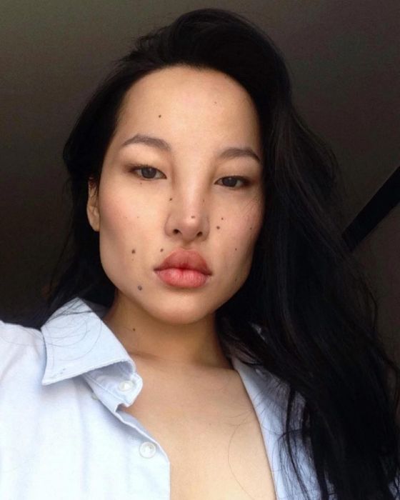 She Knows How to Look Different (22 pics)