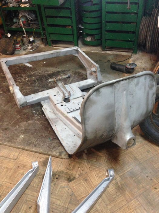 Reconstruction Of A Strange Vehicle (21 pics)