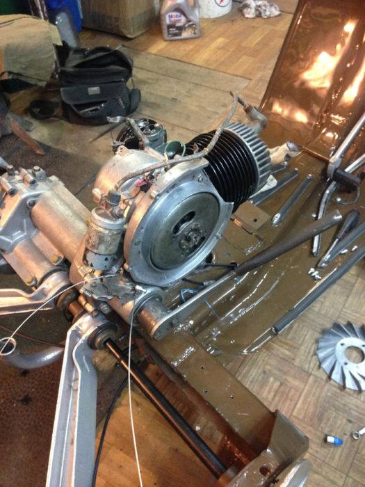 Reconstruction Of A Strange Vehicle (21 pics)