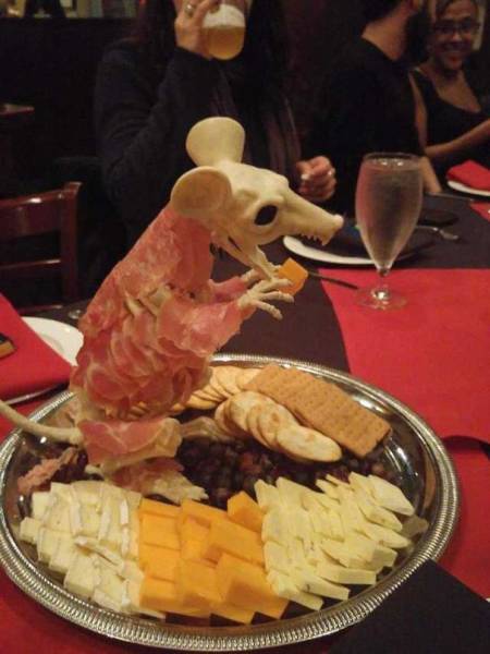 Restaurants That Have Went Too Far To Attract Customers With Their Food (37 pics)