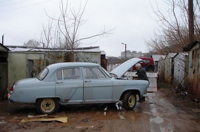Restoring An Old Soviet Car (16 pics)