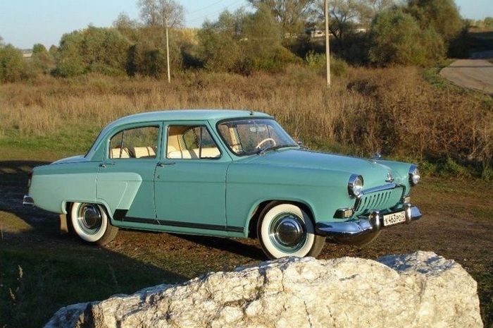 Restoring An Old Soviet Car (16 pics)