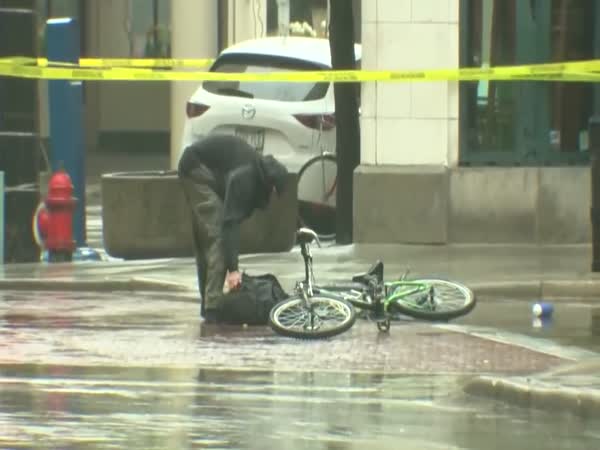 Man Tackled By Milwaukee Police After Grabbing Suspicious Package