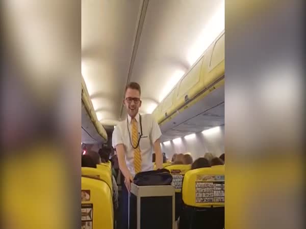 Ryanair Steward Dances to Britney Spears' Toxic