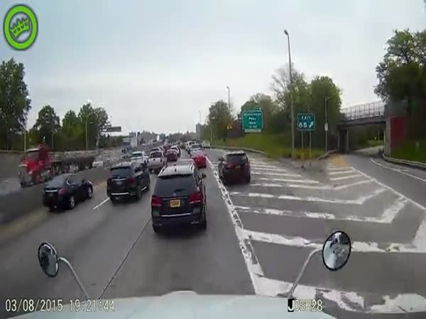 White SUV Tries to Bully 18-Wheeler