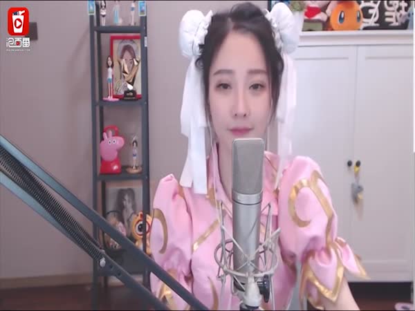 Girls Sings O-Zone Song