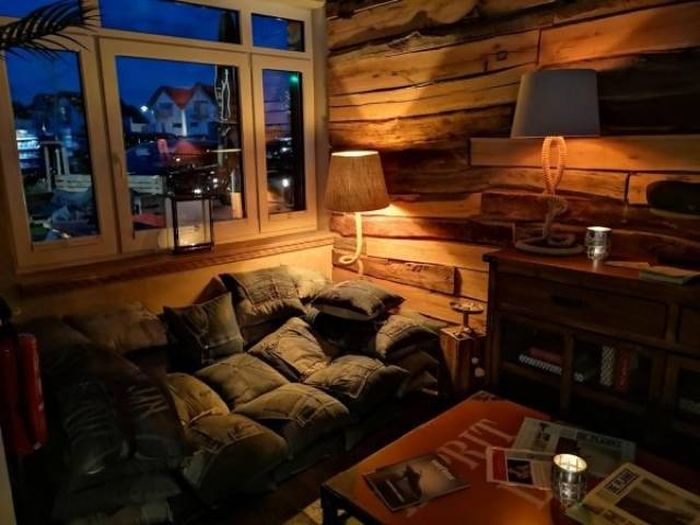 Very Cozy Places To Live (26 pics)