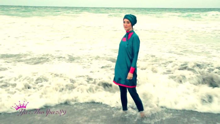 Girls in Burkinis (14 pics)