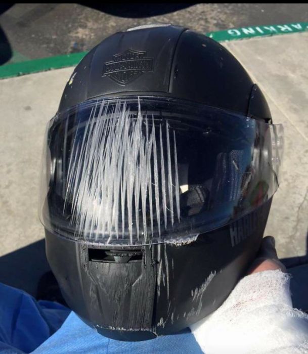 When Helmets Save Lives (19 pics)