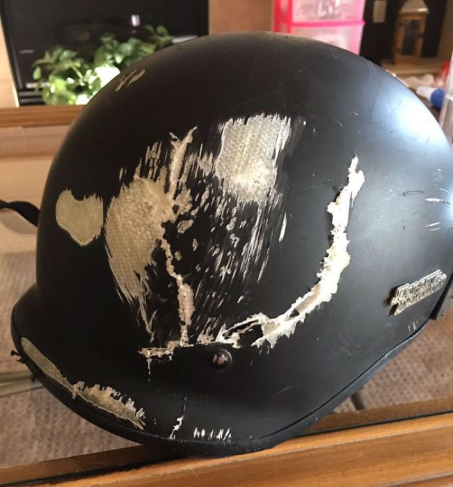 When Helmets Save Lives (19 pics)