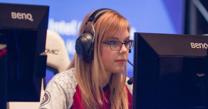 Hot Pro Gamer Girls (10 pics)