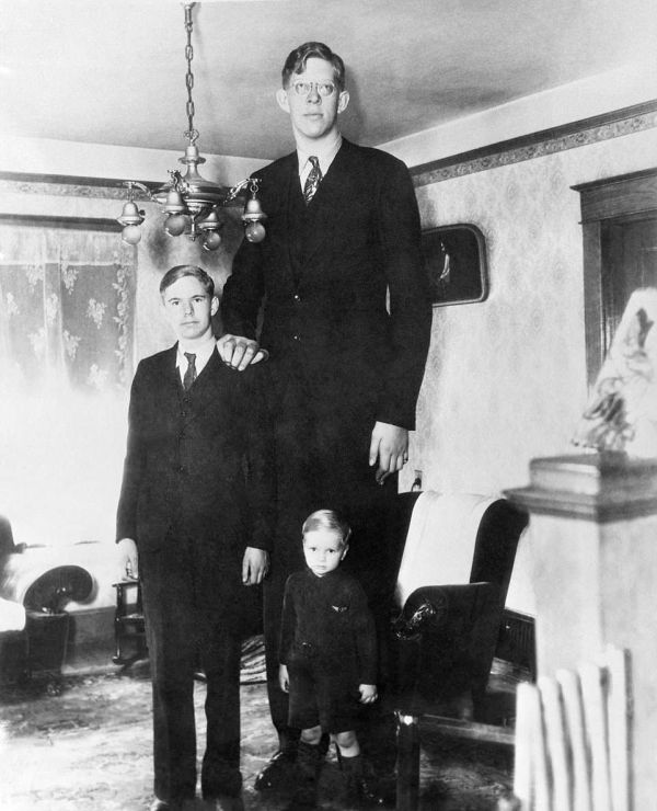 Robert Wadlow Was The World's Tallest Man at 8ft 11in (2,7m), But Died At The Age Of 22 (14 pics)