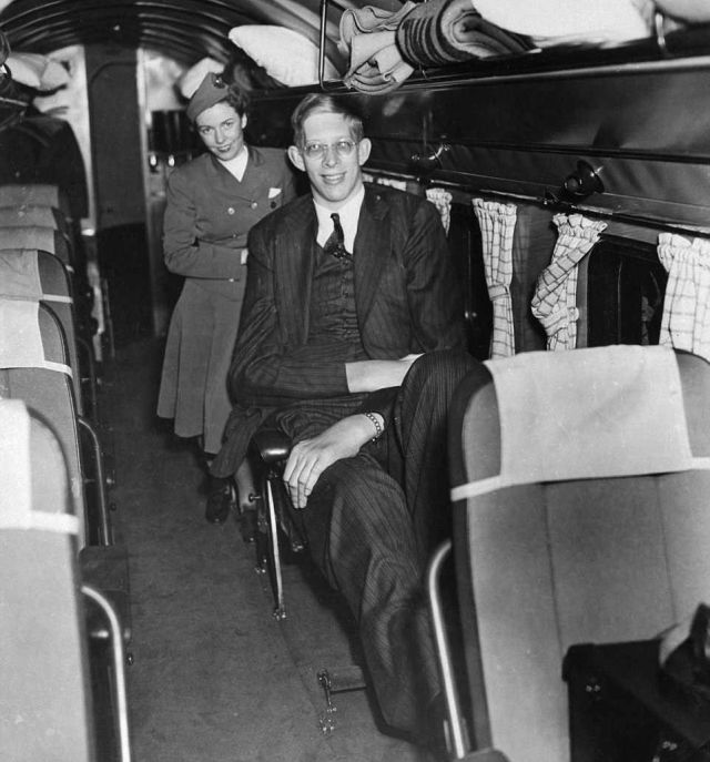 Robert Wadlow Was The World's Tallest Man at 8ft 11in (2,7m), But Died At The Age Of 22 (14 pics)