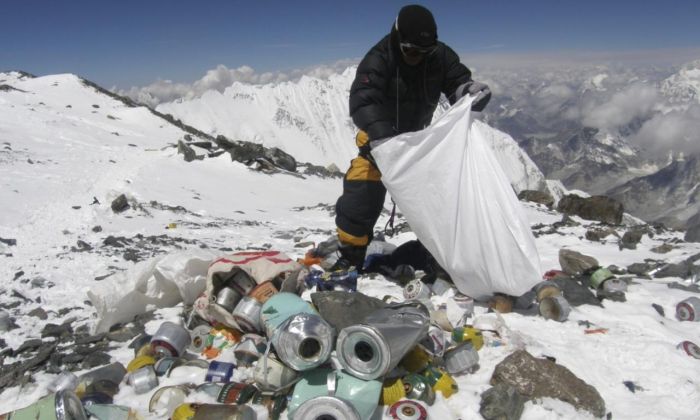 Everest Is Full Of Trash (12 pics)