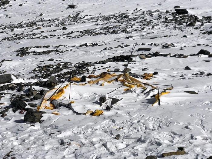 Everest Is Full Of Trash (12 pics)
