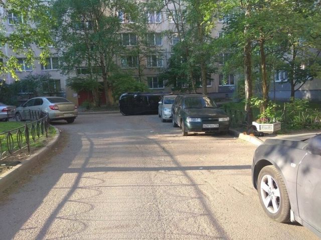 Punishment For Illegal Parking In Russia (4 pics)