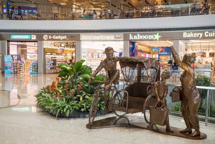 Singapore’s Changi Airport Is An Amazing Place (41 pics)