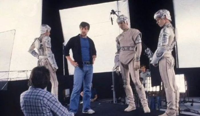 Actors Chilling Behind The Scenes In Costumes (28 pics)