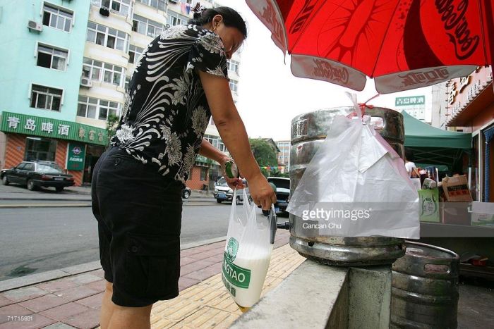 Drinking Beer In China (5 pics)