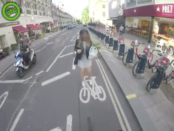 Cyclist Uses Airhorn to Scare Pedestrians