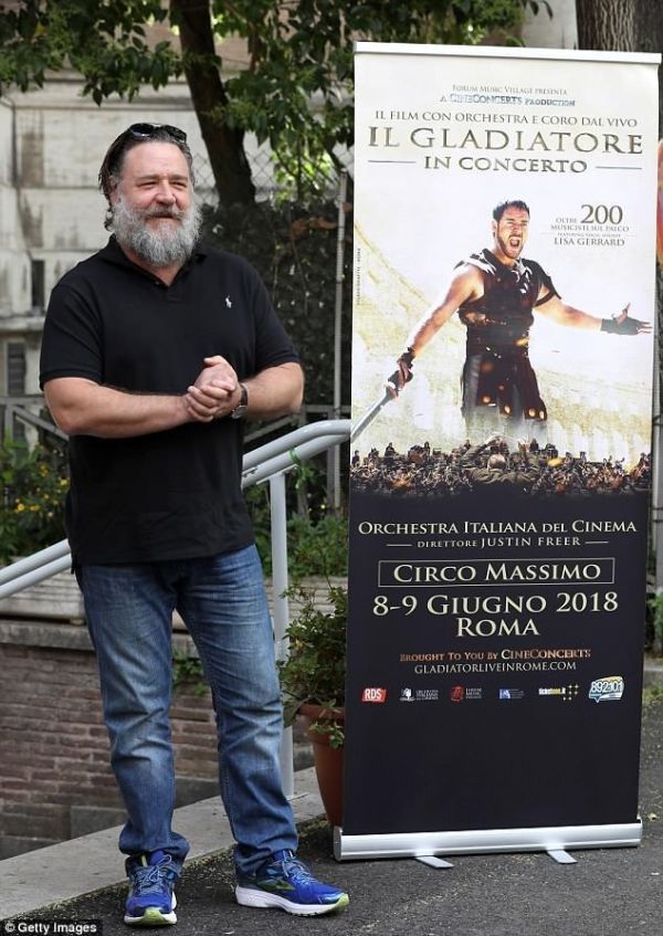 Russell Crowe Got Old (2 pics)