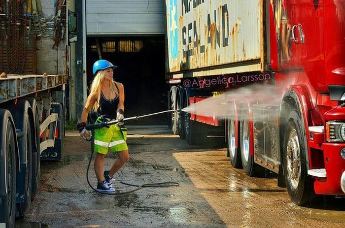 This Swedish Girl Is The Most Beautiful Female Truck Driver (6 pics)