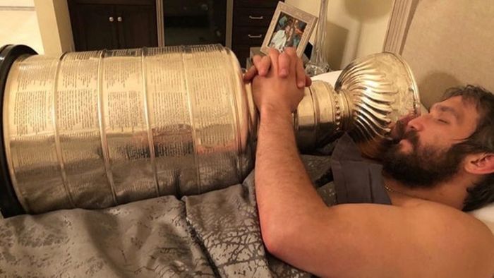 Ovechkin In Bed With the Stanley Cup (3 pics)