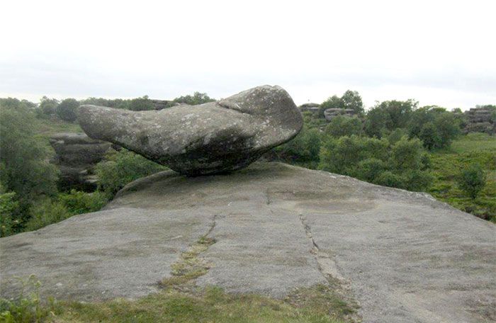 Teens Destroy 320,000,000-Year-Old Landmark In A Few Seconds, And The Way It Looks Now Infuriates Everyone (16 pics)