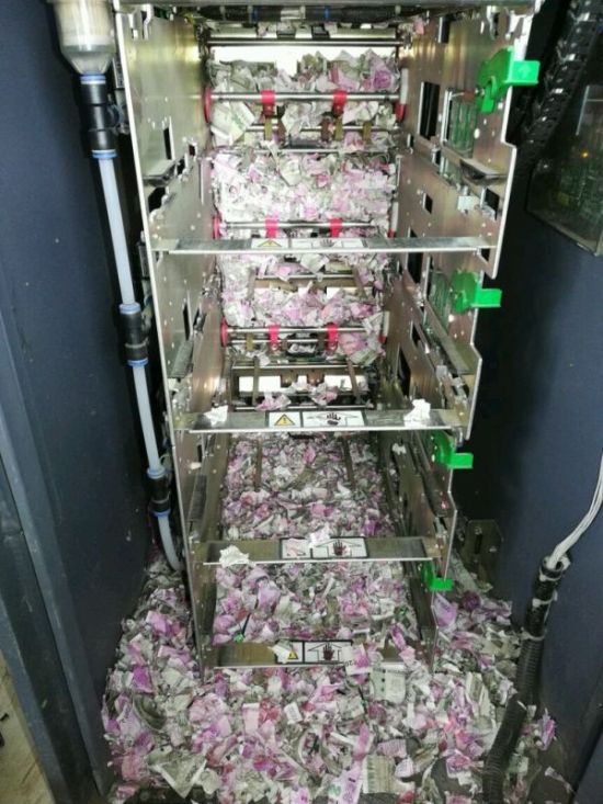 Rats Blamed For Chewing Up $18,000 Inside An ATM In India (2 pics)