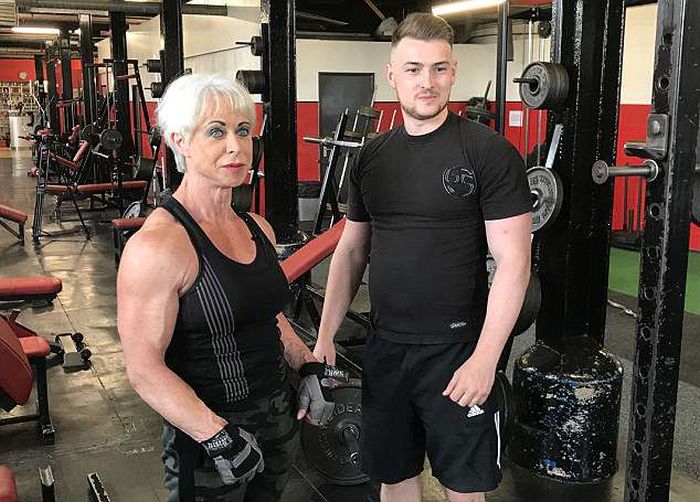 Bodybuilding Grandmother (8 pics)
