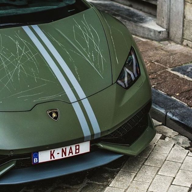 Vandals Destroy Lamborghini (4 pics)