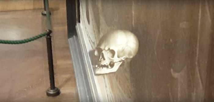 Hidden Illusion In The Ambassadors Painting By Hans Holbein the Younger, 1533 (4 pics)