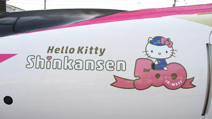 Hello Kitty Train In Japan (5 pics)