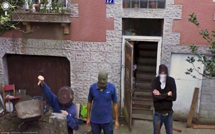Google Street View Moments (18 pics)