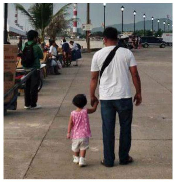 Husband/Daughter Holding Hands Since 2014 (16 pics)