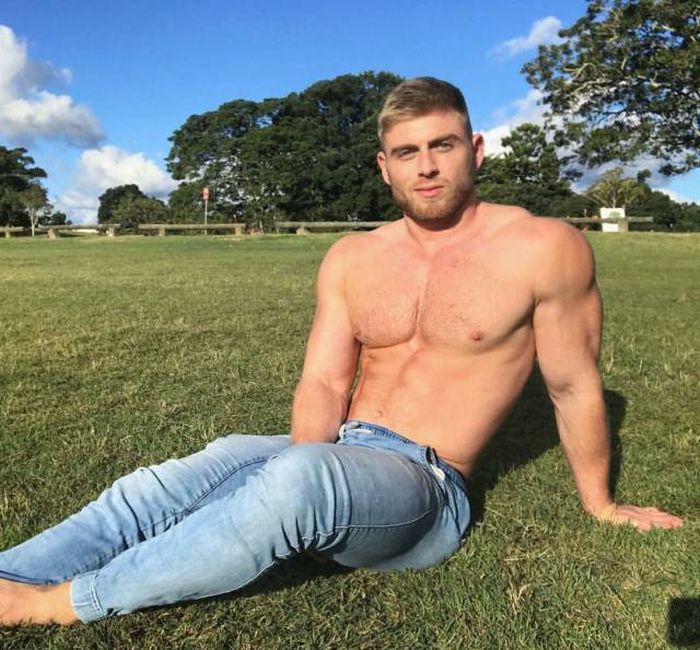 Hot Men (43 pics)
