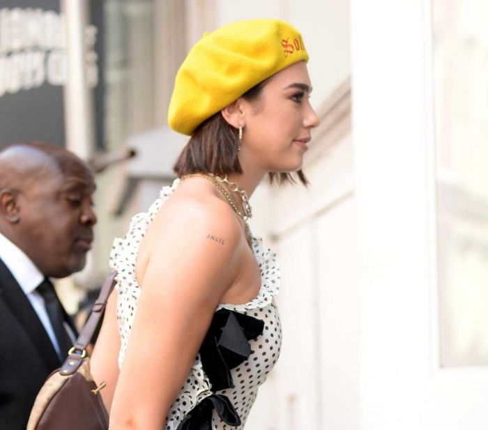 British Singer Dua Lipa Wearing A Nice Dress And No Underwear (5 pics)