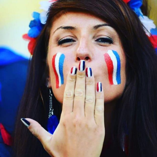 Cute French Fans (19 pics)
