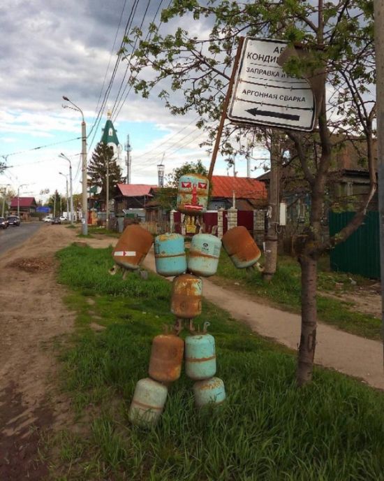 Russian Yards Are Creepy (20 pics)