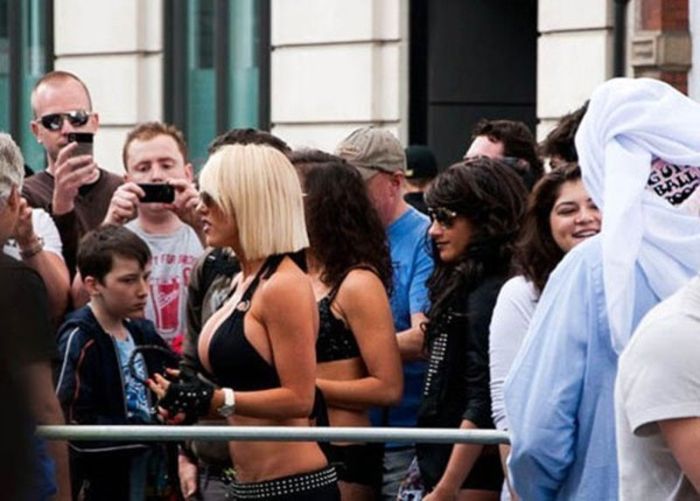 Men Caught on Camera Staring At Girls (25 pics)