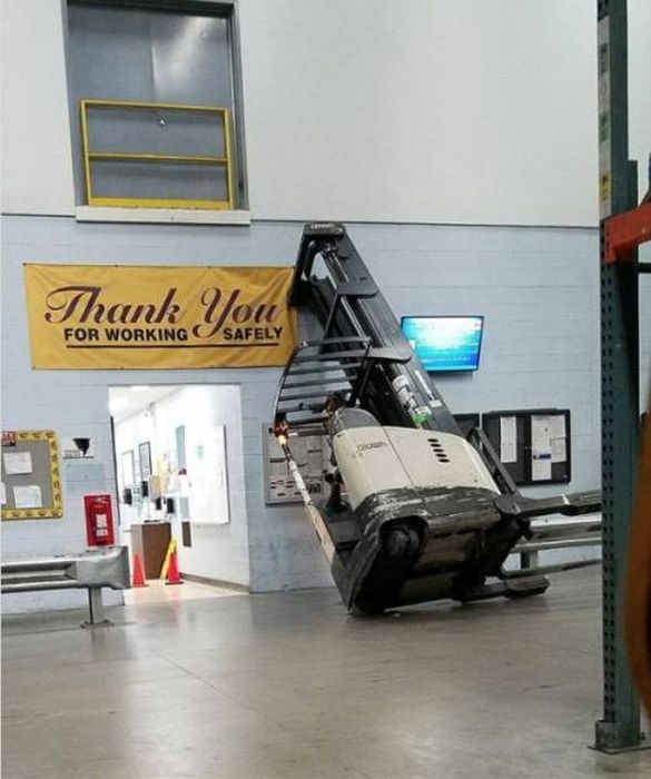 Fun At Work (54 pics)