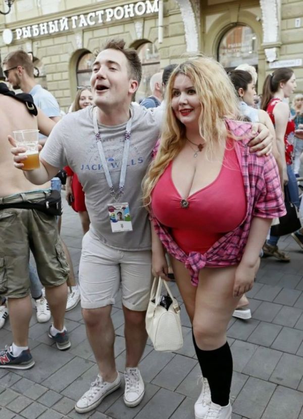 The Bustiest Girl Of The 2018 World Cup (4 pics)