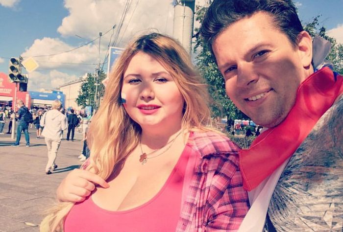 The Bustiest Girl Of The 2018 World Cup (4 pics)