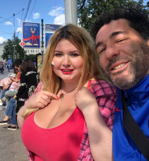 The Bustiest Girl Of The 2018 World Cup (4 pics)