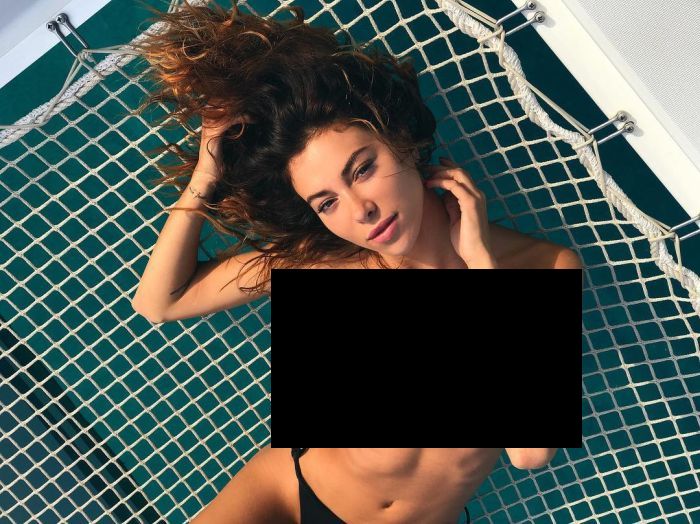 An Inverted Bikini Visually Increases The Breasts (13 pics)